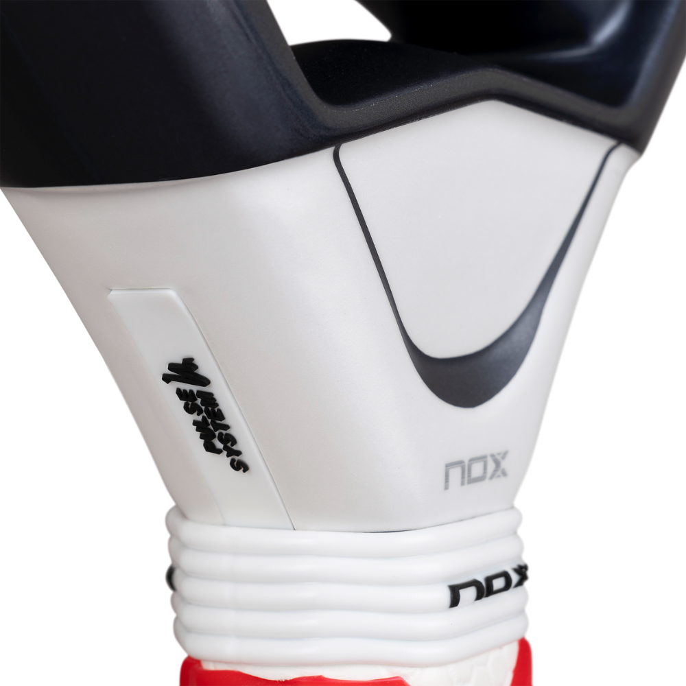Pala de Padel Nox AT10 Genius 12K Alum XTREM Lite 2026 + Tarro de pelotas +Overgrip + Protector