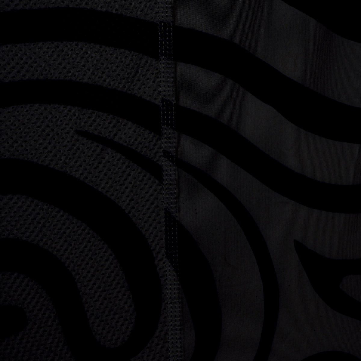 Polera Full Print Pro Tilki Lehinde - Negro