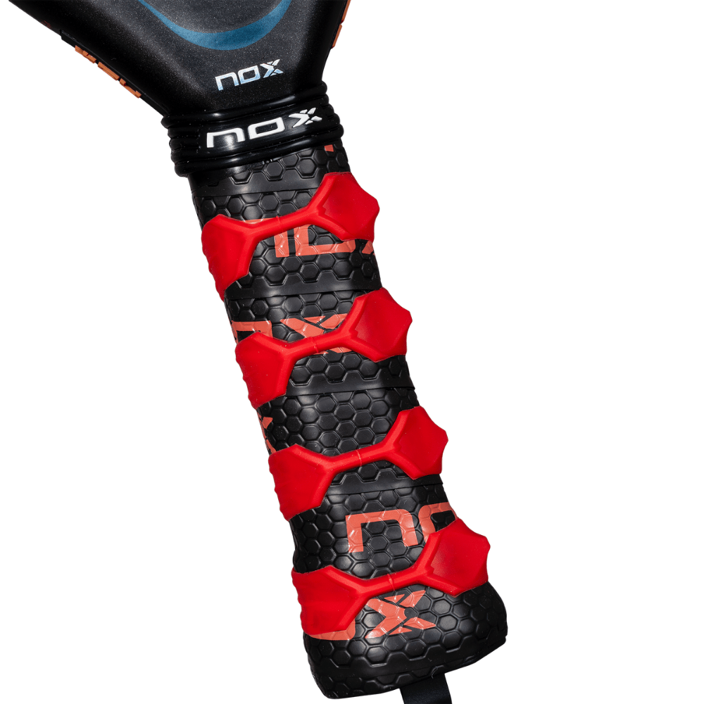Pala de Padel At10 Genius Attack 18K Alum by Agustin Tapia 2025 + Tarro de pelotas +Overgrip + Protector - Sur SportsPalas