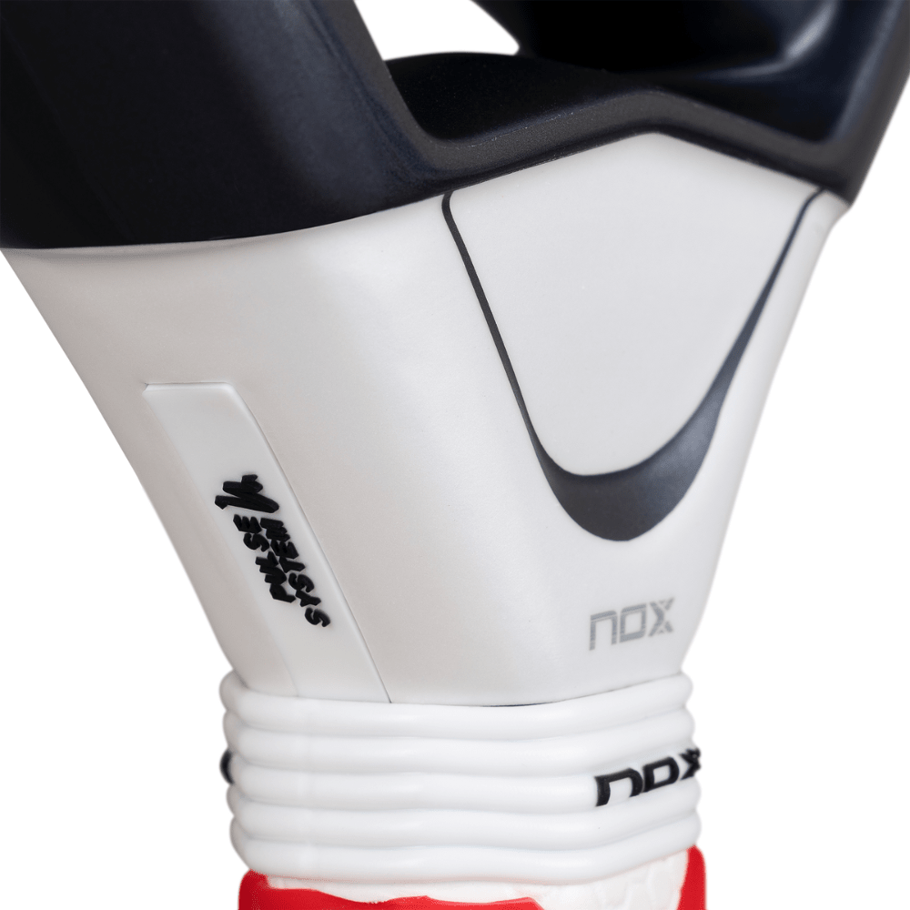 Pala de Padel Nox AT10 Genius 12K Alum XTREM Lite 2026 + Tarro de pelotas +Overgrip + Protector - Sur SportsPalas