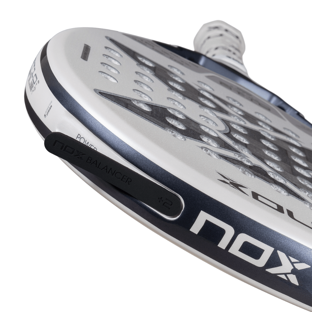 Pala de Padel Nox AT10 Genius 12K Alum XTREM Lite 2026 + Tarro de pelotas +Overgrip + Protector - Sur SportsPalas