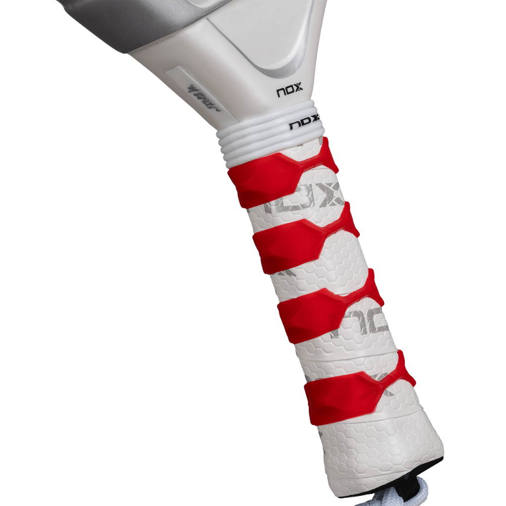 Pala de Padel Nox AT10 Genius Attack 12K Alum XTREM 2026 + Tarro de pelotas +Overgrip + Protector - Sur SportsPalas