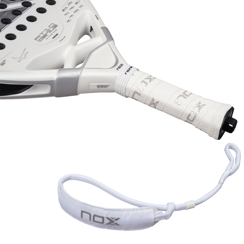 Pala de Padel Nox AT10 Genius Attack 12K Alum XTREM 2026 + Tarro de pelotas +Overgrip + Protector - Sur SportsPalas