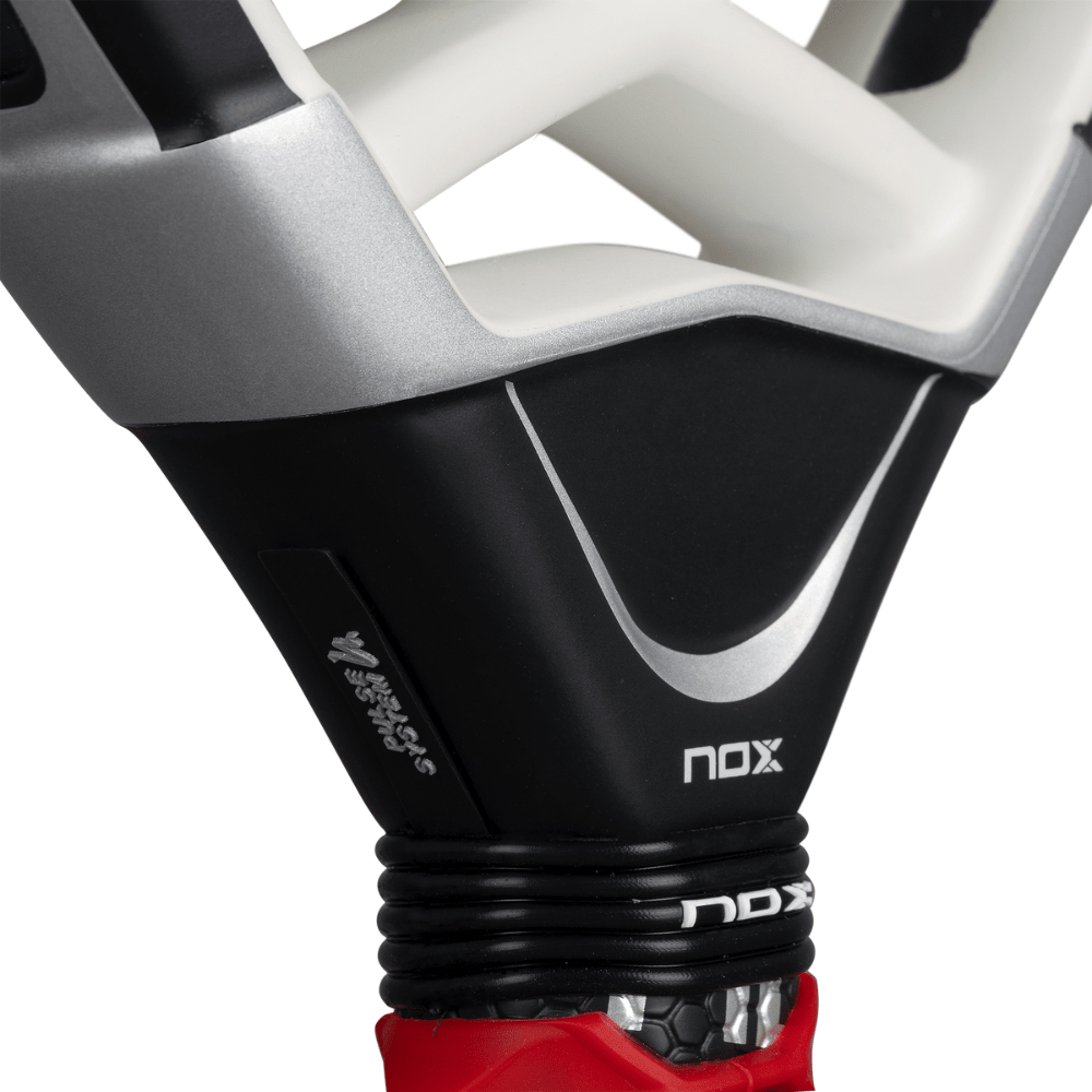 Pala de Padel Nox AT10 Genius Attack 18K Alum 2026 + Tarro de pelotas +Overgrip + Protector - Sur SportsPalas