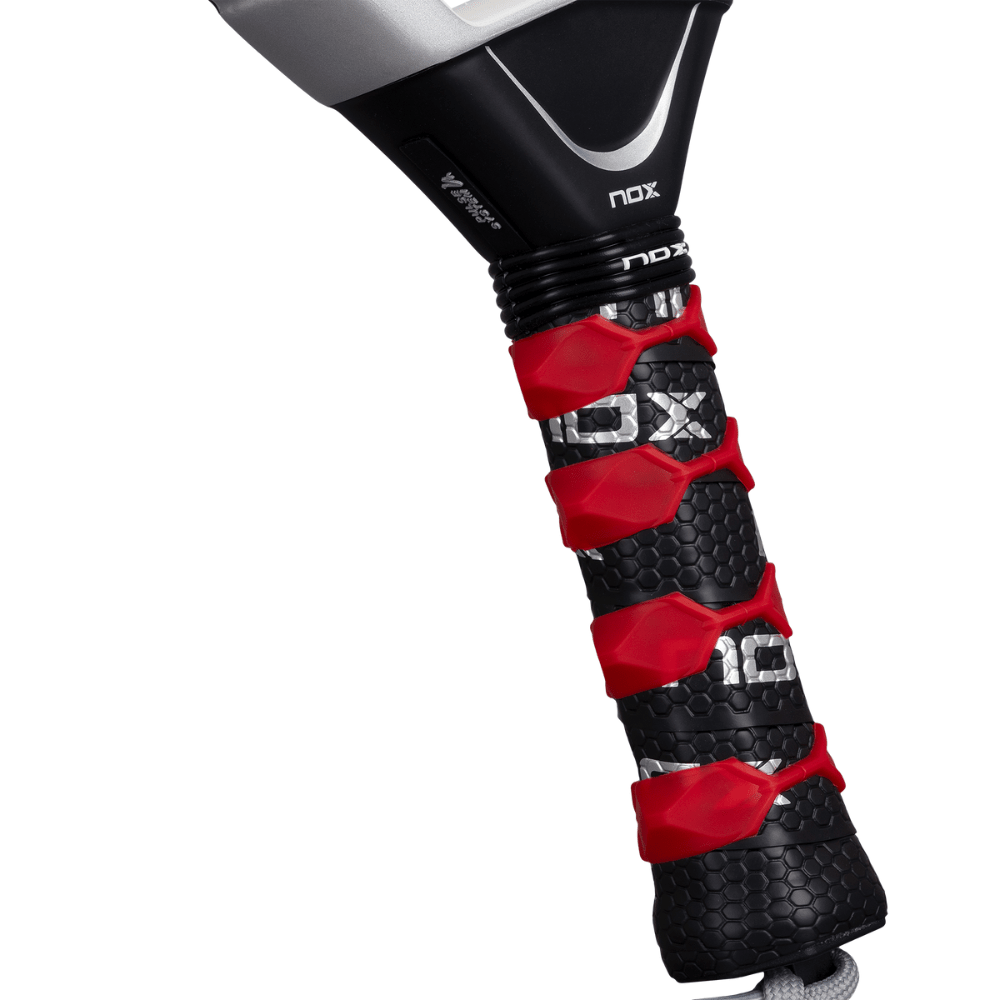 Pala de Padel Nox AT10 Genius Attack 18K Alum 2026 + Tarro de pelotas +Overgrip + Protector - Sur SportsPalas