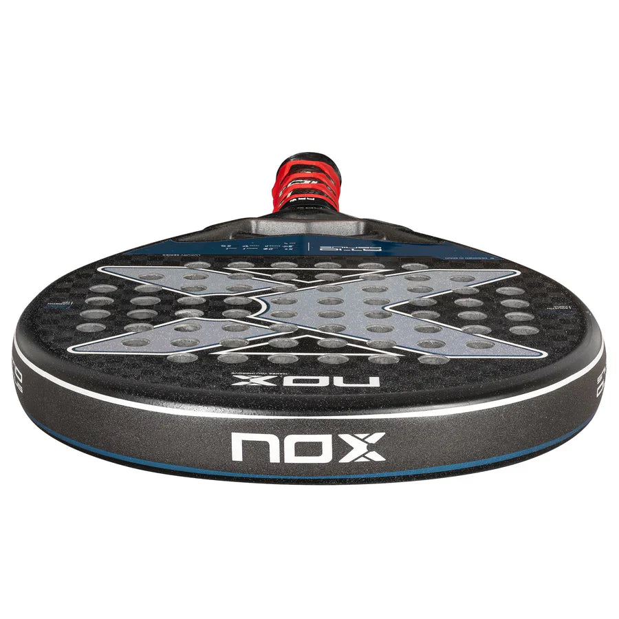 Pala Padel Nox AT10 Genius 12K By Agustin Tapia (360-375gr) 2024 Tarro de Pelotas+Overgrip+Funda