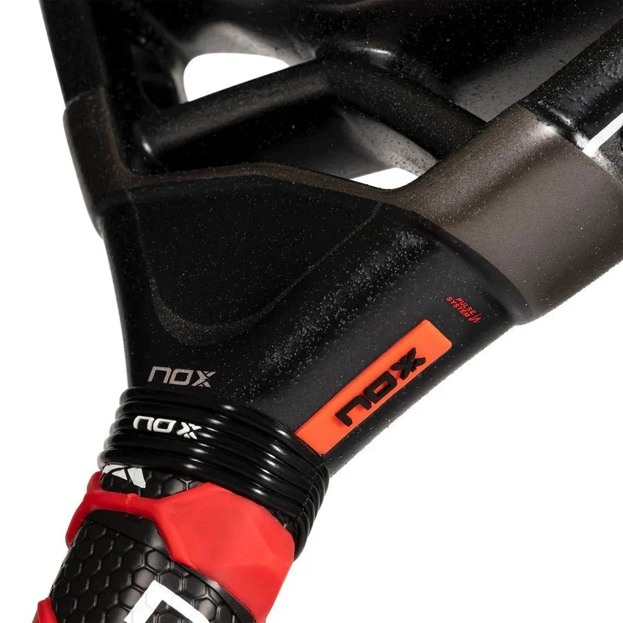Pala Padel Nox AT10 Genius 12K By Agustin Tapia (360 - 375gr) 2024 Tarro de Pelotas+Overgrip+Funda - Sur SportsPalas