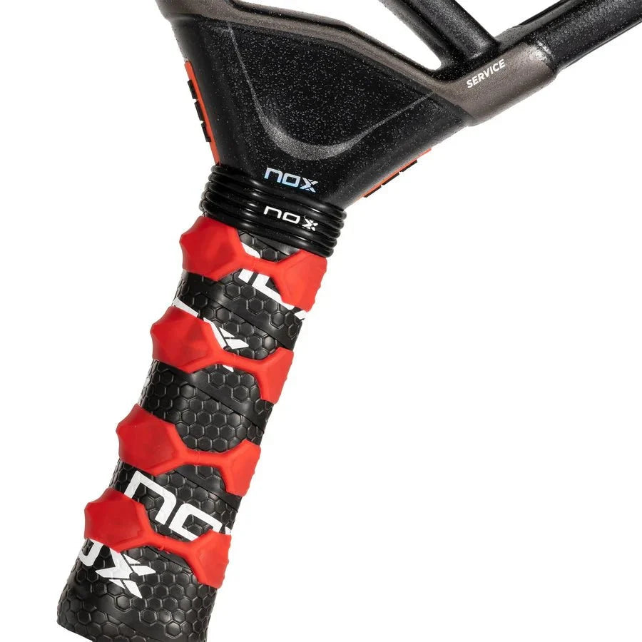 Pala Padel Nox AT10 Genius 12K By Agustin Tapia (360 - 375gr) 2024 Tarro de Pelotas+Overgrip+Funda - Sur SportsPalas