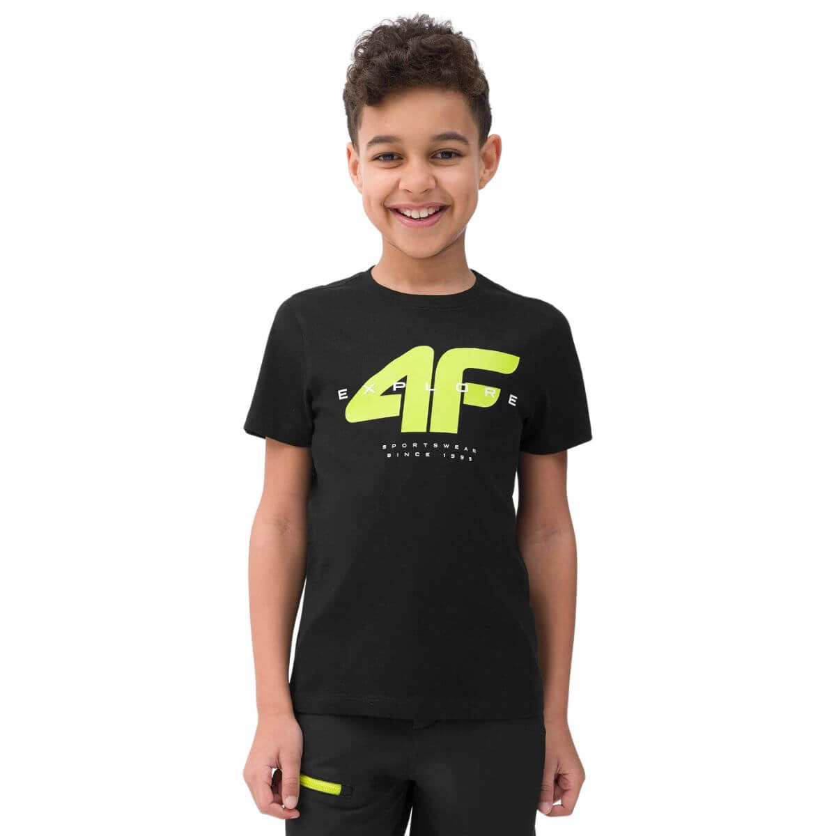 Polera 4F Niño Negra Logo Centro - Sur SportsVestuario